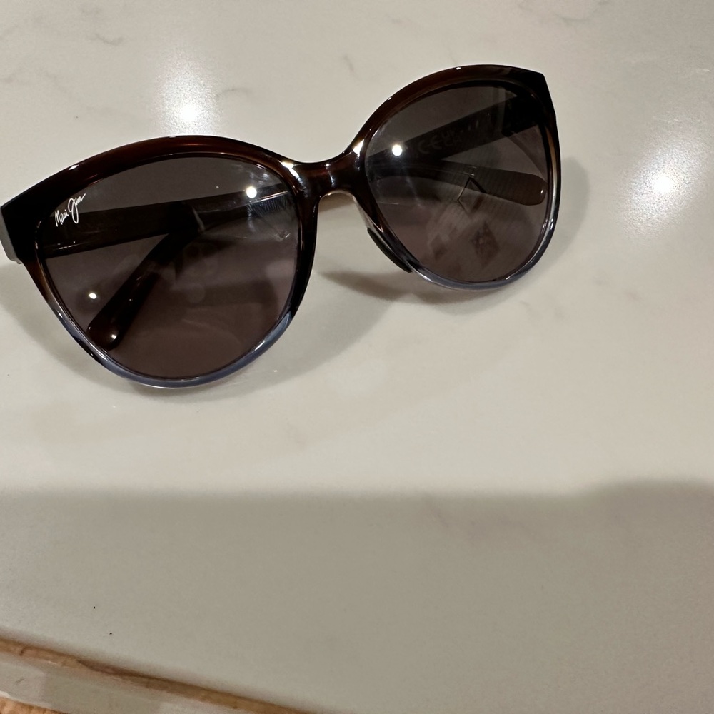 Maui Jim - HONI
Polarized Cat Eye Sunglasses